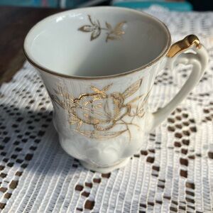 VINTAGE 1983 ROYAL CROWN MUG GOLD TRIM
